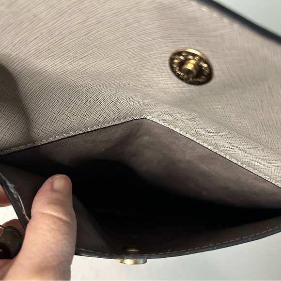 Elegant Elim & Paul Olive Wristlet Clutch - Picture 4 of 5